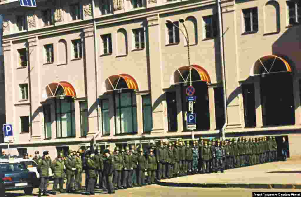 1997 год, McDonald's на вуліцы Леніна. Фота: Георгі Ліхтаровіч