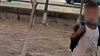 Türkmenistanyň Lebap welaýatynda dilegçilik edýän bir çaga. Arhiw suraty