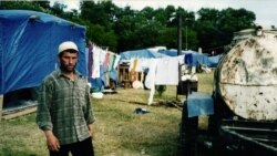 Кизлярана уллора мухIажарийн куп, Дагестан. Эстемирова Наташин сурт, бакъоларйаран "Мемориал" центран архив