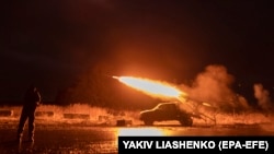 Українські військові ведуть вогонь на Донеччині, 20 грудня 2023 року