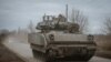 Американська бойова машина піхоти Bradley поблизу Авдіївки
