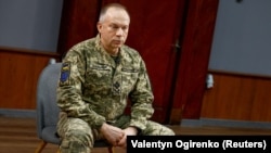 Російські військові вже третю добу проводять «інтенсивні наступальні дії» у Курській області, каже Одександр Сирський