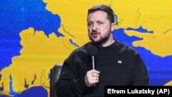 «Кожен із вас, хто може допомогти Україні збільшити виробництво зброї, снарядів, техніки, ППО в Україні або відповідну кооперацію з партнерами, повинен це забезпечити», – Володимир Зеленський