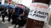 Макрон ја потпиша пензиската реформа и покрај протестите
