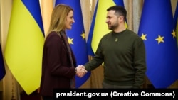 Украинскиот претседател Володимир Зеленски и претседателката на Европскиот парламент Роберта Мецола. Лвiв, 4 март 2023 година