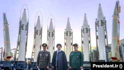 Ирандын президенти Ибрахим Раиси жана өлкөнүн аскер жетекчилери. 