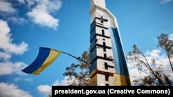 Триває ліквідація наслідків російської атаки, під завалами можуть перебувати люди.