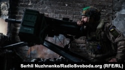 Український військовослужбовець у Бахмуті Донецької області, 25 лютого 2023 року