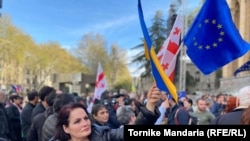 Мітинг завершився виконанням гімнів Грузії, України та Євросоюзу