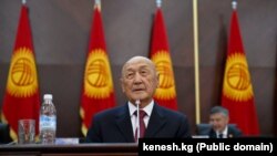Легендарлуу парламенттин төрагасы Медеткан Шеримкулов.
