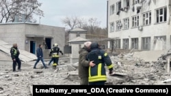 Наслідки обстрілів Сум російськими військовими, фото ілюстративне