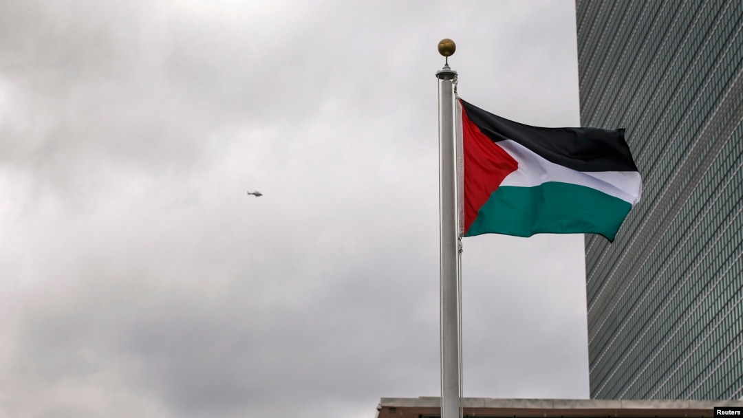 پرچم فلسطین مقابل سازمان ملل متحد
