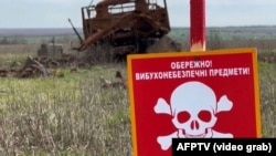 На деокупованій Снігурівщині Миколаївської області на протипіхотній міні підірвався автомобіль з двома людьми, повідомили в ДСНС