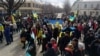 На мітингу проти військ РФ у Новій Каховці вбито людину – прокуратура