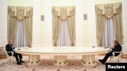 Антоніу Ґутерріш (праворуч) зустрівся із Володимиром Путіним удень 26 квітня під час свого візиту до Росії