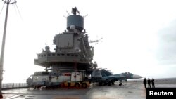 Російський військовий корабель «Кузнецов» у сирійському порту Тартус, 8 січня 2012 року
