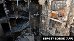 Зруйнований обстрілами армії РФ житловий будинок в Харкові, 10 квітня 2022 року