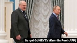 Олександр Лукашенко (л) і Володимир Путін (фото ілюстративне)