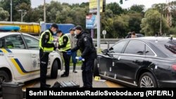 Співробітники поліції досліджують машину Сергія Шефіра, 22 вересня 2021 року