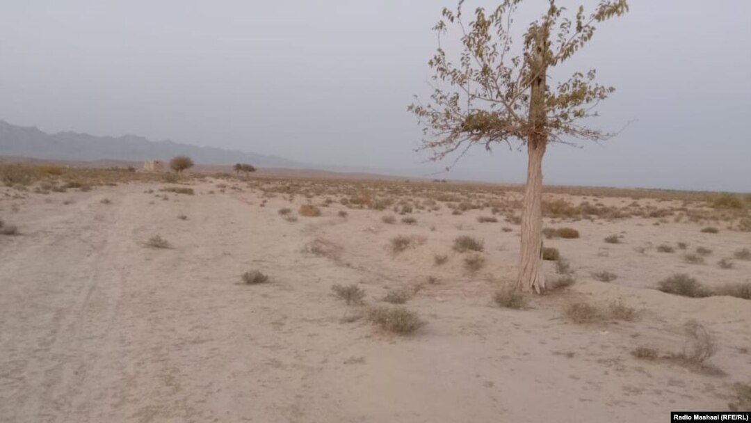 بلوچستان د رقبې له پلوه د پاکستان تر ټولو لویه او د سرشمېرنې له پلوه د ملک تر ټولو وړه صوبه ده. د صوبې په پښتنه سیمه کې که څه هم روانې اوبه د نه برابر دي خو د خلکو د امدن وسیله یې زراعت دی کوم چې اوس د دوی په وینا پر ختمېدو دی.