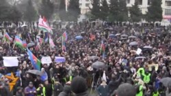 В Азербайджане массовые протесты против повышения цен на бензин