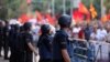 Протестите мирни, од петок блокади во цела земја против францускиот предлог