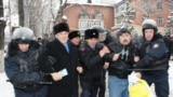 Полиция задерживает участников акции протеста против действия властей в Жанаозене, среди них политик Хасен Кожа-Ахмет (второй слева). Алматы, 17 декабря 2011 года. 