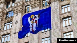 Рішення демонтувати встановлений у сквері по вулиці Маршала Якубовського пам’ятник ухвалили через «численні звернення громадян», пояснили у раді