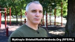 За словами Олександра Сєнкевича, працівники міських служб і адміністрації району допомогли зафіксувати пошкодження, вже почалися роботи з закриття вибитих вікон