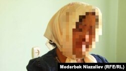 Жабырлануучу кыздын энеси.