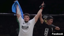 Хонтўраев MMAдаги профессионал фаолиятини 2013 йилда бошлаган.