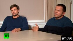 Өздерін "Руслан Боширов" және "Александр Петров" деп таныстырған адамдар RT телеарнасына сұхбат беріп отыр.