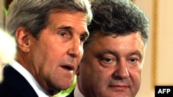 Держсекретар США Джон Керрі та президент України Петро Порошенко (фото архівне)