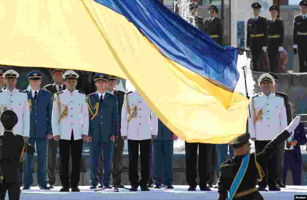 Церемонія підняття державного прапору України 