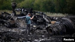 Уламки Боїнга. Селище Грабово, Донецька область, 18 липня 2014 року