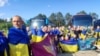 Друга група колишніх полонених у межах нового масштабного обміну повернулася в Україну 10 червня (на фото)