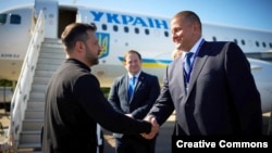Зустріч президента України Володимира Зеленського (л) і посла України у Великій Британії Валерія Залужного в Лондоні, липень 2024 року