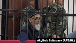 Азимжон Асқаров суд жараёнида.