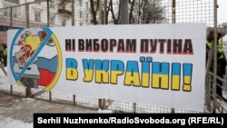 Днями Володимир Путін підписав закон, який дозволяє проводити голосування на всій території, де запроваджено воєнний стан