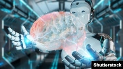 Хуманоиден робот, който държи 3D обект