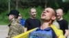 „Sunt acasă!” Ucraina și Rusia schimbă prizonieri, probabil cei mai mulți de la începutul războiului