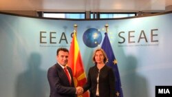 Високата претставничка на ЕУ Федерика Могерини и премиерот Зоран Заев.