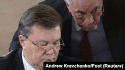 Колишній президент Віктор Янукович (ліворуч) і експрем’єр Микола Азаров (фото – Київ, грудень 2013 року)
