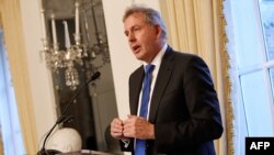 Деррок залишить посаду посла Британії у США