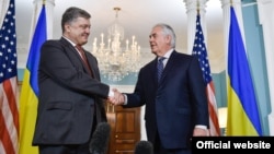 Президент України Петро Порошенко і держсекретар США Рекс Тіллерсон (праворуч), Вашингтон, 20 червня 2017 року