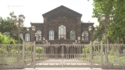 Ֆեյսբուքյան 23 ստատուս՝ ուղեկցող սաղմոսներով. 2 շաբաթ է՝ վարչապետը կաթողիկոսական գահն ազատելու գործընթաց է սկսել