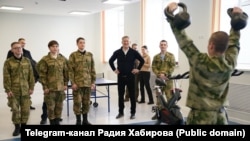 Башкортстан башлыгы Радий Хәбиров хәрбиләр белән