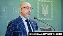 Резніков: люди змушені брати ті паспорти, тому що вони є заручниками, це їхній спосіб вживання там