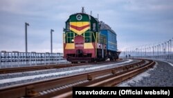 Запуск Росією залізничного руху Керченським мостом у ЄС вже назвали черговим порушенням суверенітету та територіальної цілісності України з боку Кремля