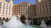 Էր-Ռիյադում գտնվող The Ritz-Carlton հյուրանոցի շենքը, որտեղ կայացել են բանակցությունները